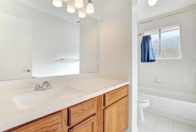 801 Saunders DR, Round Rock, TX 78664