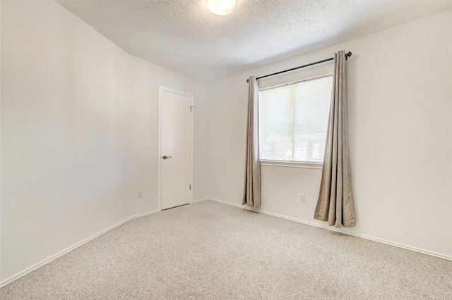 801 Saunders DR, Round Rock, TX 78664