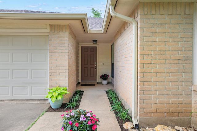 801 Saunders DR, Round Rock, TX 78664