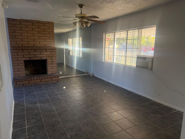 724 W Sonora Avenue, Tulare, CA 93274