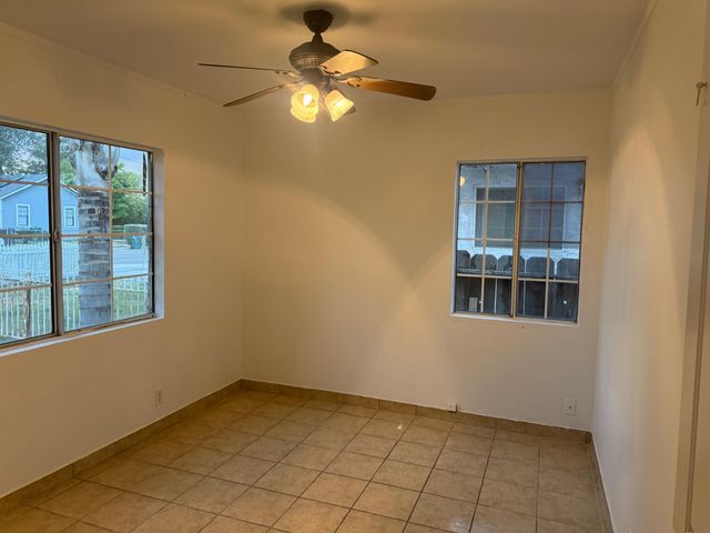 724 W Sonora Avenue, Tulare, CA 93274