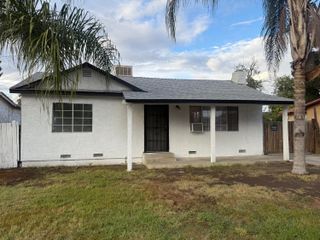 724 W Sonora Avenue, Tulare, CA 93274