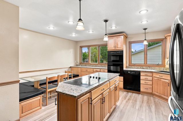 2009 E Elizabeth Dr Drive, Sioux Falls, SD 57103