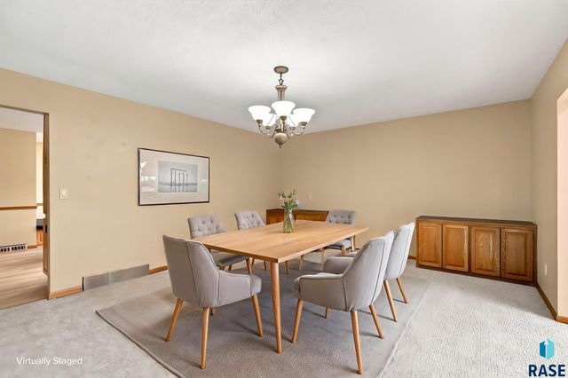 2009 E Elizabeth Dr Drive, Sioux Falls, SD 57103