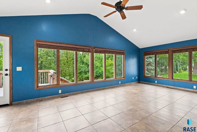 2009 E Elizabeth Dr Drive, Sioux Falls, SD 57103