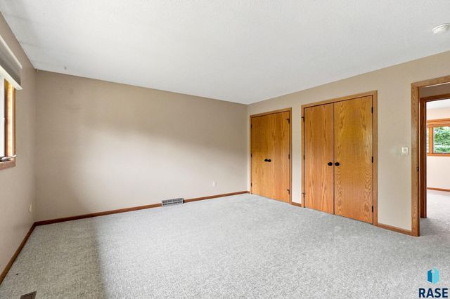 2009 E Elizabeth Dr Drive, Sioux Falls, SD 57103