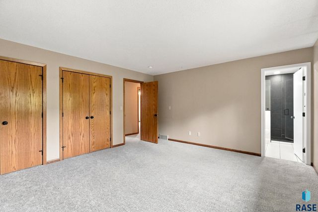 2009 E Elizabeth Dr Drive, Sioux Falls, SD 57103