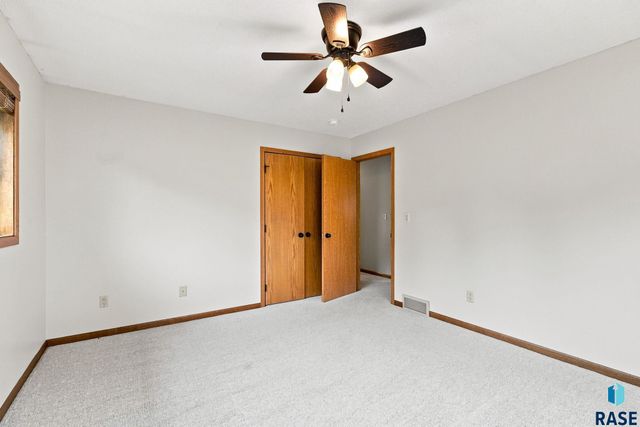 2009 E Elizabeth Dr Drive, Sioux Falls, SD 57103