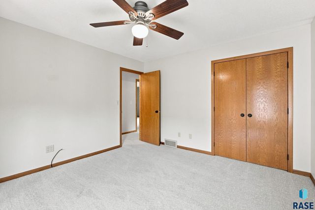 2009 E Elizabeth Dr Drive, Sioux Falls, SD 57103