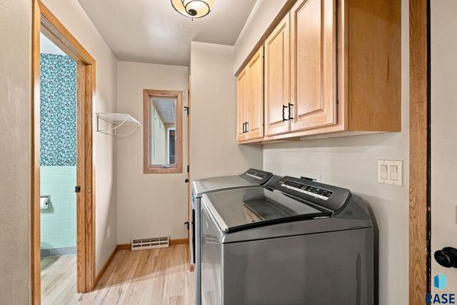 2009 E Elizabeth Dr Drive, Sioux Falls, SD 57103