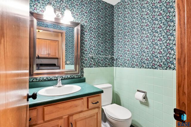 2009 E Elizabeth Dr Drive, Sioux Falls, SD 57103