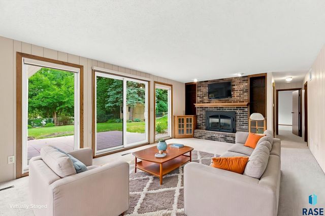 2009 E Elizabeth Dr Drive, Sioux Falls, SD 57103
