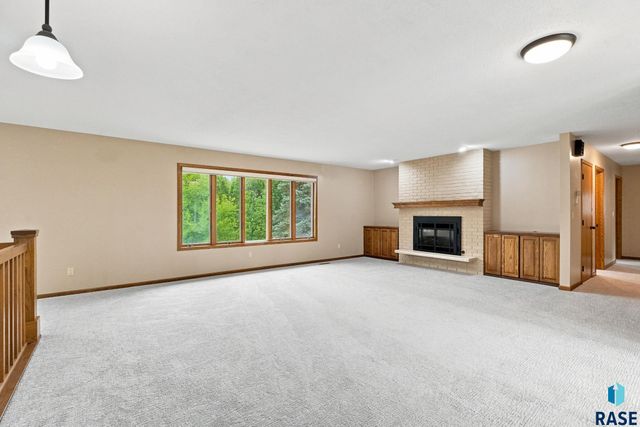 2009 E Elizabeth Dr Drive, Sioux Falls, SD 57103