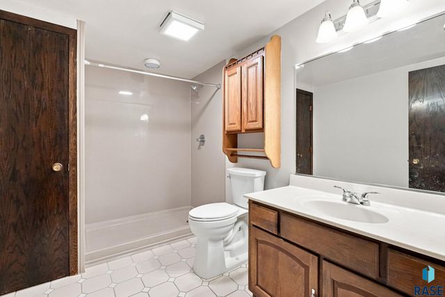 2009 E Elizabeth Dr Drive, Sioux Falls, SD 57103