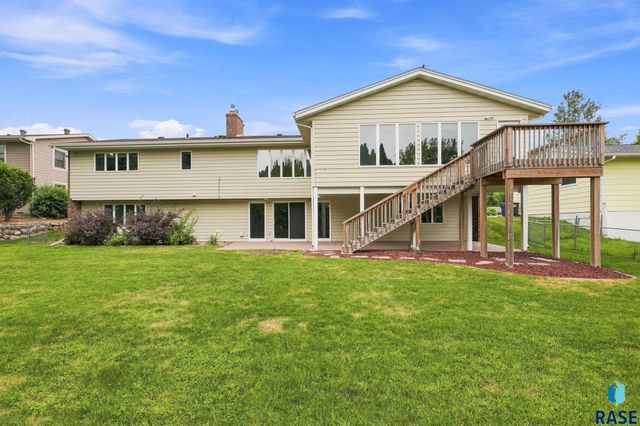 2009 E Elizabeth Dr Drive, Sioux Falls, SD 57103