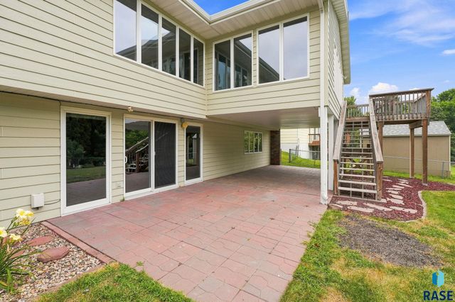 2009 E Elizabeth Dr Drive, Sioux Falls, SD 57103