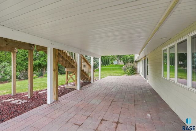 2009 E Elizabeth Dr Drive, Sioux Falls, SD 57103