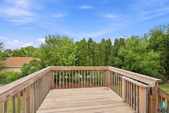 2009 E Elizabeth Dr Drive, Sioux Falls, SD 57103