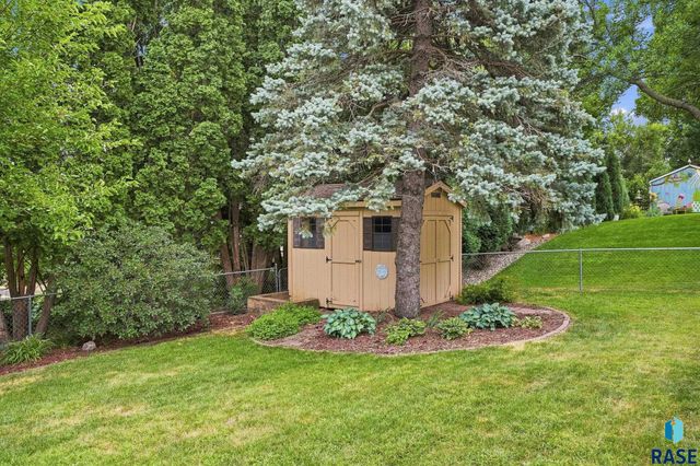 2009 E Elizabeth Dr Drive, Sioux Falls, SD 57103