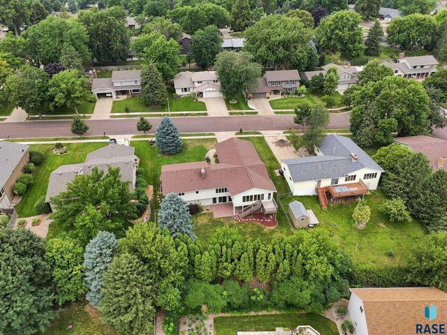 2009 E Elizabeth Dr Drive, Sioux Falls, SD 57103