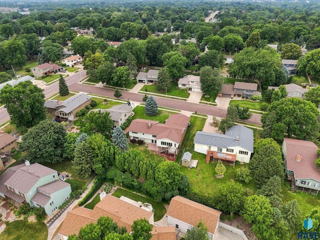 2009 E Elizabeth Dr Drive, Sioux Falls, SD 57103