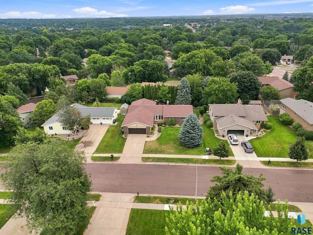 2009 E Elizabeth Dr Drive, Sioux Falls, SD 57103