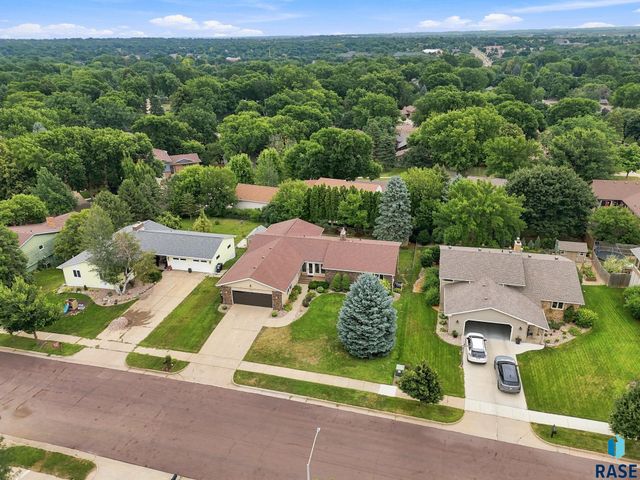 2009 E Elizabeth Dr Drive, Sioux Falls, SD 57103