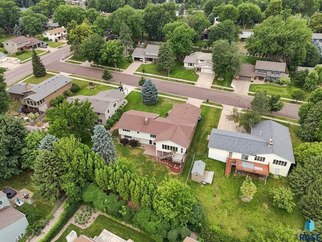2009 E Elizabeth Dr Drive, Sioux Falls, SD 57103