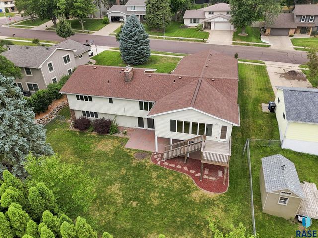 2009 E Elizabeth Dr Drive, Sioux Falls, SD 57103
