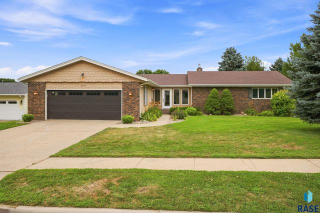 2009 E Elizabeth Dr Drive, Sioux Falls, SD 57103