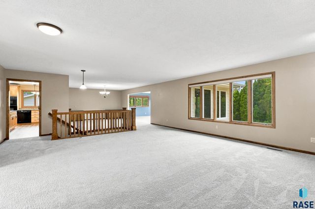 2009 E Elizabeth Dr Drive, Sioux Falls, SD 57103