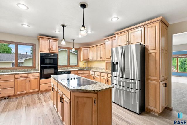 2009 E Elizabeth Dr Drive, Sioux Falls, SD 57103
