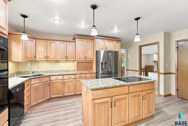 2009 E Elizabeth Dr Drive, Sioux Falls, SD 57103