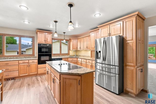 2009 E Elizabeth Dr Drive, Sioux Falls, SD 57103