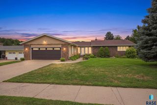 2009 E Elizabeth Dr Drive, Sioux Falls, SD 57103