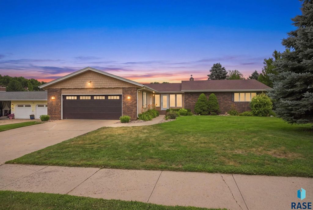 2009 E Elizabeth Dr Drive, Sioux Falls, SD 57103