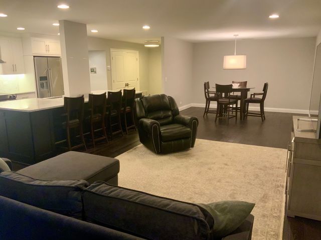 1290 N Western Avenue 103, Lake Forest, IL 60045