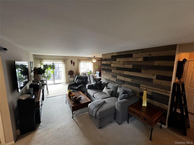 14 Skyline Drive 15, Fishkill, NY 12524