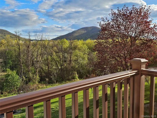 14 Skyline Drive 15, Fishkill, NY 12524