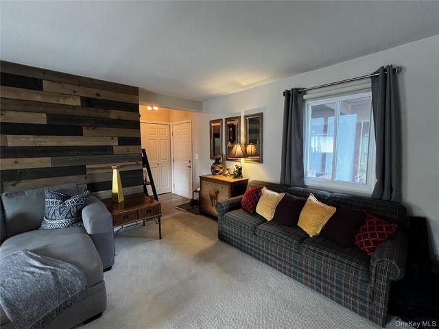 14 Skyline Drive 15, Fishkill, NY 12524