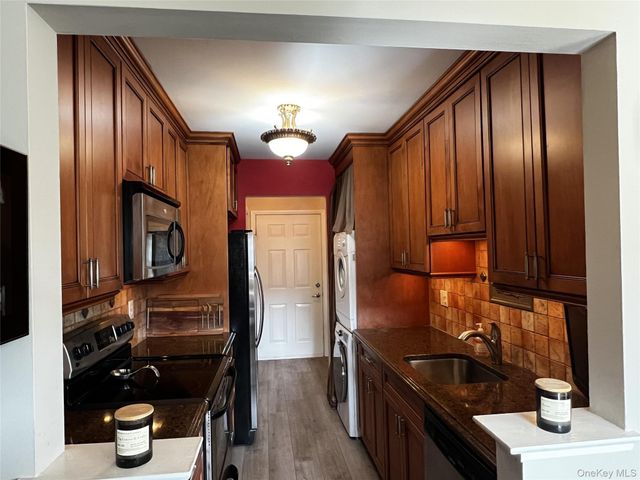 14 Skyline Drive 15, Fishkill, NY 12524