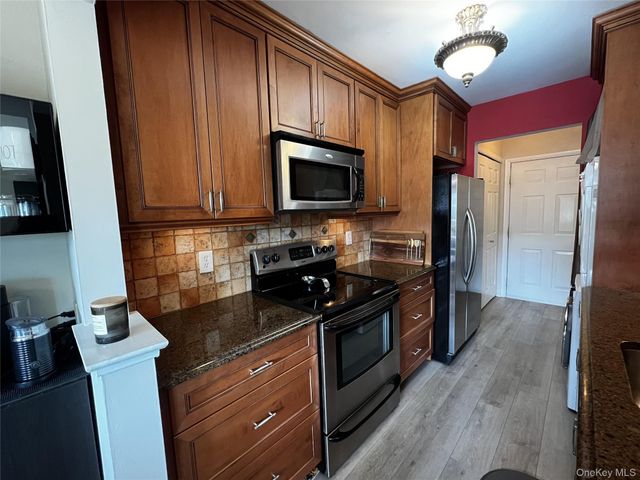 14 Skyline Drive 15, Fishkill, NY 12524