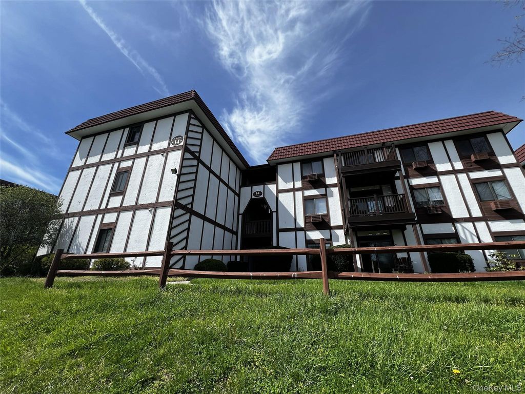 14 Skyline Drive 15, Fishkill, NY 12524