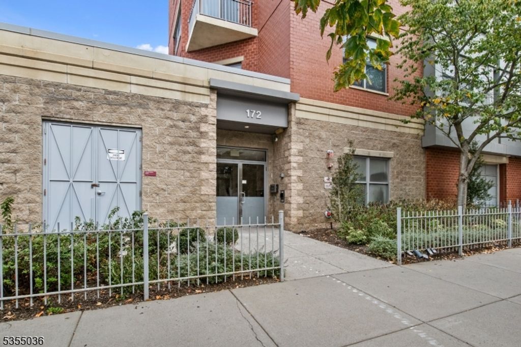 172 Culver Ave 206, Jersey City, NJ 07305