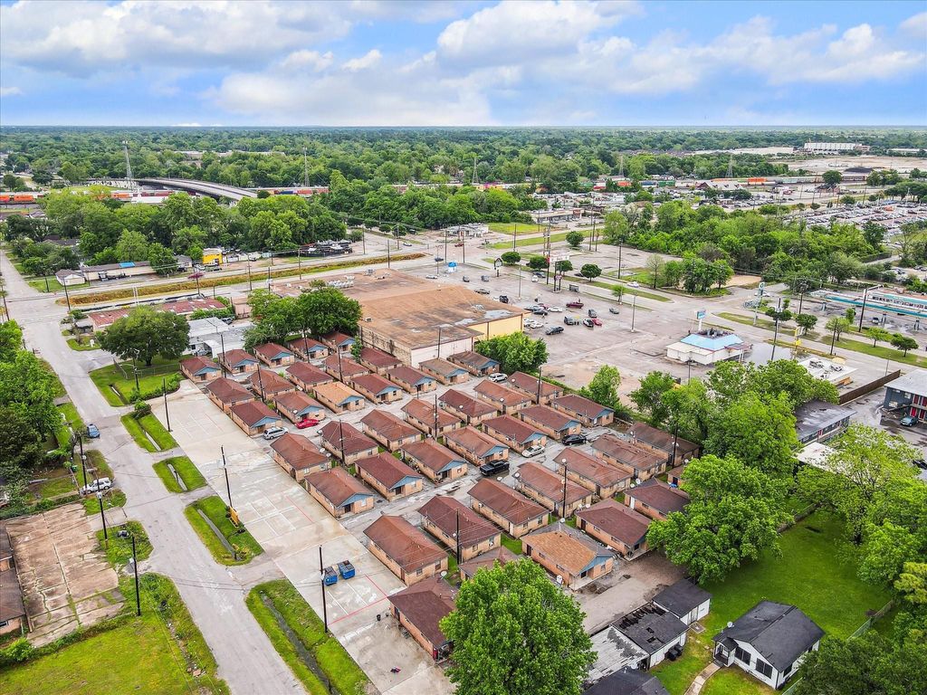 5716 Pickfair Street 28-44, Houston, TX 77026
