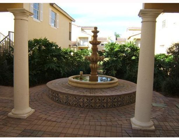 1015 Lake Shore Drive 202, Lake Park, FL 33403