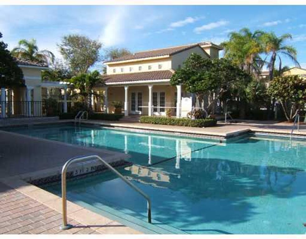1015 Lake Shore Drive 202, Lake Park, FL 33403