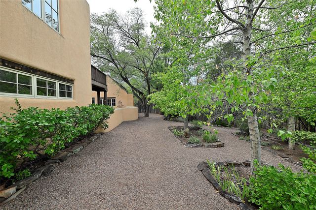 1275 Canyon Road, Santa Fe, NM 87501