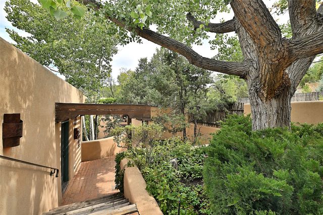 1275 Canyon Road, Santa Fe, NM 87501