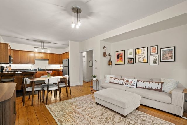 281 Chestnut Ave 1, Boston, MA 02130